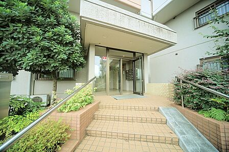 穴吹ハウジングサービスへの、委託管理となっております♪