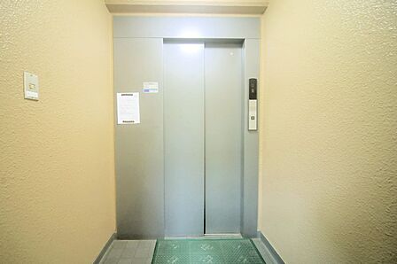 エレベータがございますので、お部屋への移動が安心ですね。