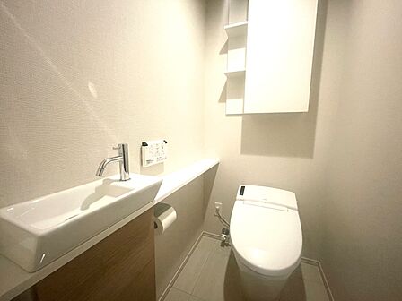 手洗い付き！　温水洗浄機能付きのトイレで、いつも快適に♪