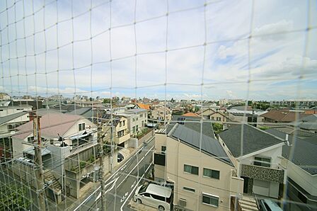 5階部分の南東向きで、陽当り良好となっております♪