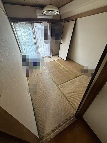 押入の有る和室、6帖となっております♪