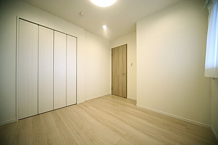 洋室約5帖は、お子様部屋にいかがでしょうか♪