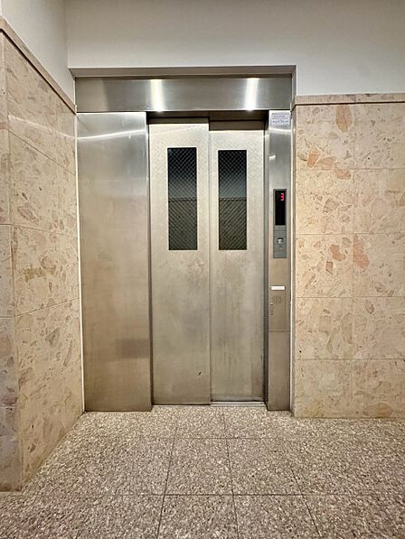 エレベータがございますので、お部屋への移動が安心ですね。