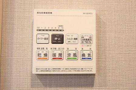 浴室暖房乾燥機付きで、雨の日のお洗濯もできますね。