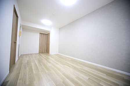 明るい光が差し込む、心地のよいリビングでございます♪