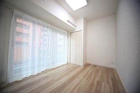 リビングと続き間の洋室は、約5.3帖でございます♪