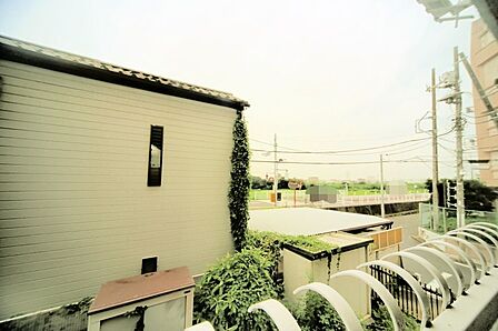 2階部分の南西向きで、陽当り良好となっております♪