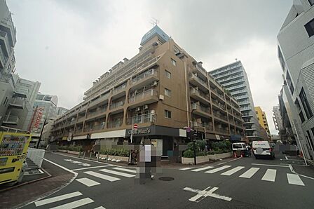 周辺は商業施設が多数あり、生活便利な住環境となっております♪