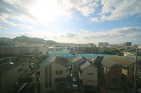 5階部分の西向きで、陽当り良好となっております♪