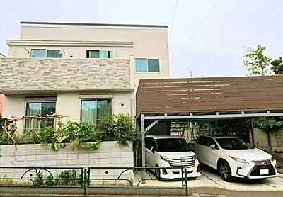 外観:上部にデッキの有るガレージ! 並列2台駐車可能となっております♪ 外観:上部にデッキの有るガレージ! 並列2台駐車可能となっております♪