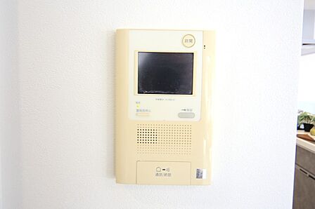 来訪者の確認ができる、モニターホンです。