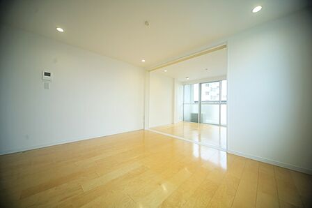 明るい光が差し込む、心地のよいリビングでございます♪