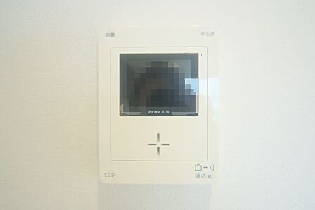 来訪者の確認ができる、モニターホンです。