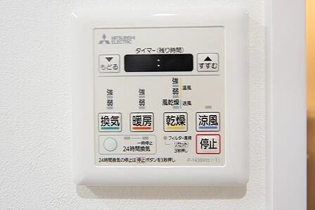 浴室暖房乾燥機付きで、雨の日のお洗濯もできますね。