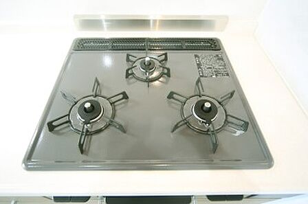 三ツ口コンロの、システムキッチンです。