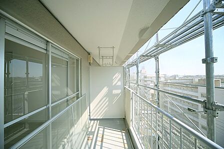 お洗濯物が良く乾きそうな、南向きのバルコニーです♪