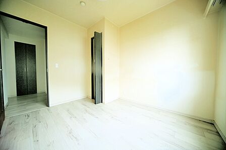洋室4.9帖は、お子様部屋にいかがでしょうか♪