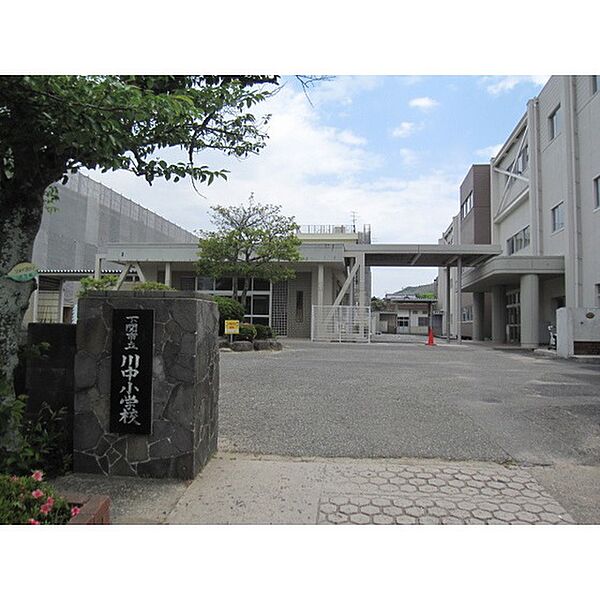 画像23:小学校「下関市立川中小学校まで1192ｍ」
