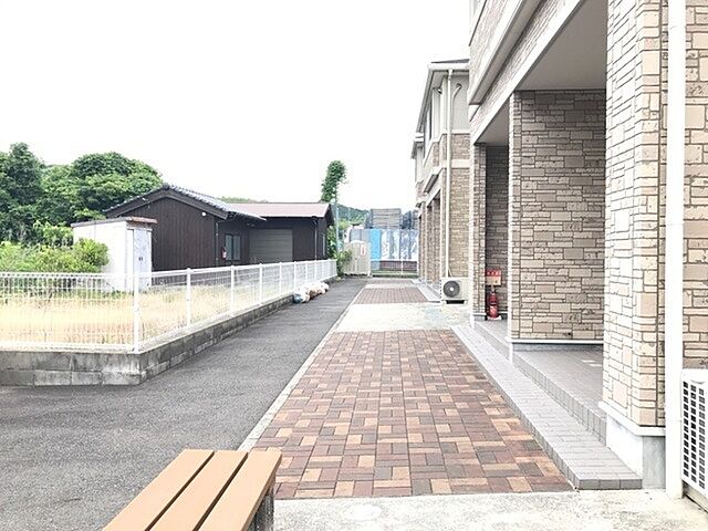 8 / 15