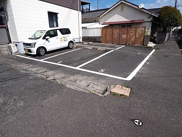 画像16:駐車場