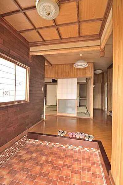 玄関を拡大表示