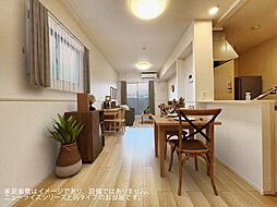 ベニバラード・岩畠 207 2階2LDKのリビング/ダイニング