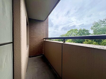 北側にもちょっとしたバルコニーがあります