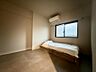 寝室：北側の約5.2帖の洋室はゆっくり眠れる寝室にいかがですか