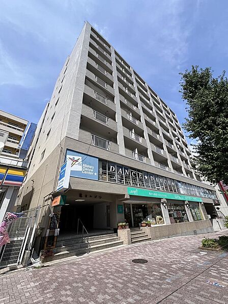 覚王山駅近くの立地に佇む外観