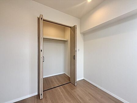 たっぷり収納できるクローゼット付きで衣類もすっきり