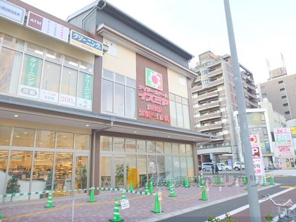 画像19:イズミヤ　堀川丸太町店まで580メートル