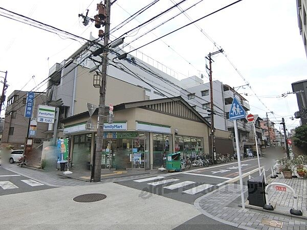 画像4:ファミリーマート　京都三条高倉店まで130メートル