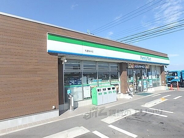 画像17:ファミリーマート　和邇南浜店まで700メートル