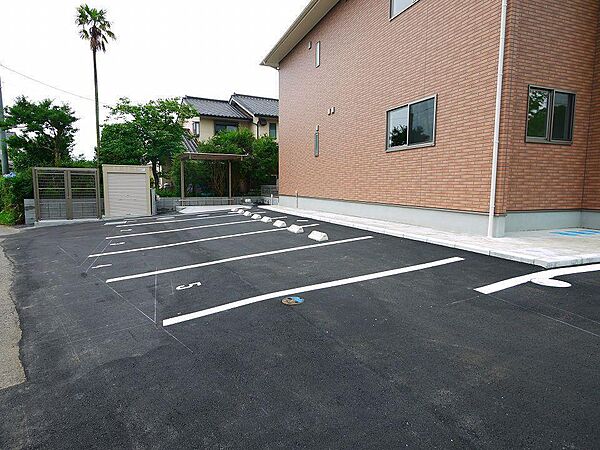 画像23:敷地内駐車スペース