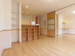 アルストロメリア 1階1LDKのリビング/ダイニング