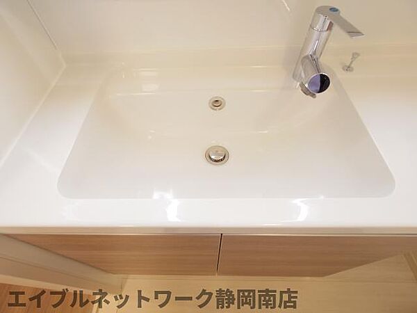 画像22:ゆったりとスペースのある洗面所