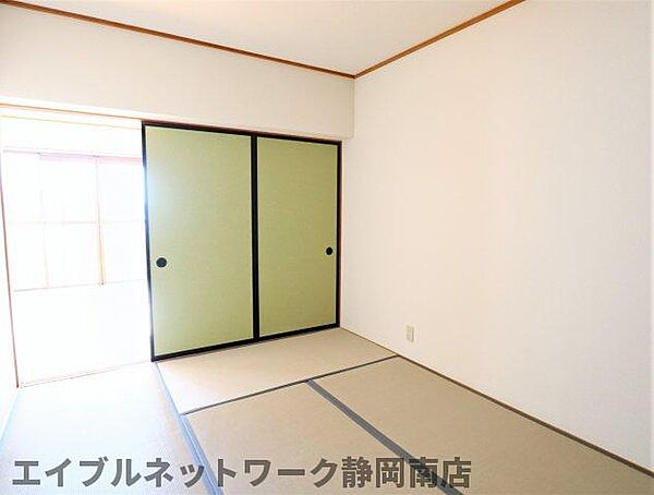 画像22:柔らかい畳が心地よい和室