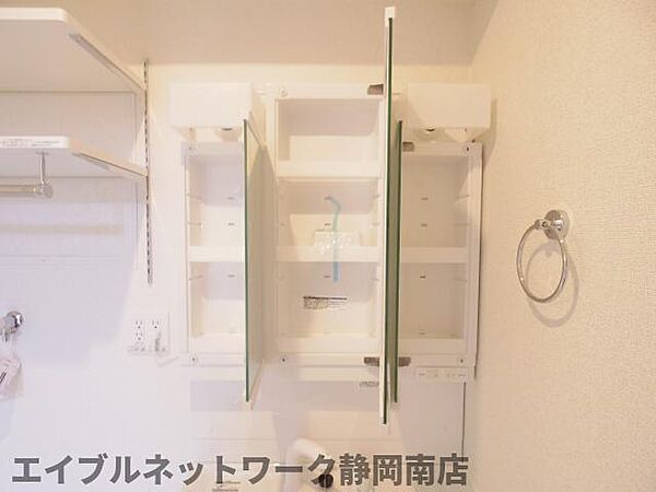 画像28:ゆったりとスペースのある洗面所