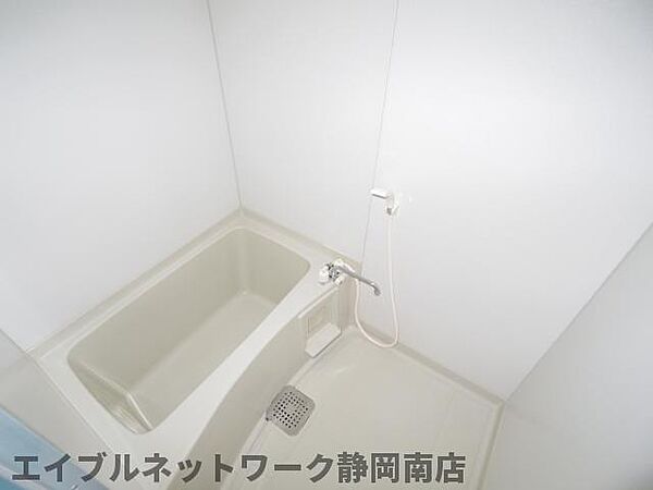 画像6:コンパクトで使いやすいお風呂です