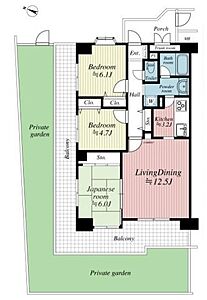 間取り：1階部分・開放感のある角部屋の3LDK。戸建て気分を味わえる専用庭付き。