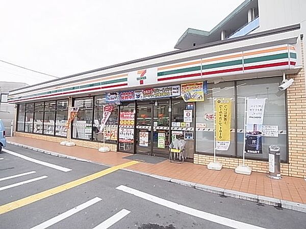 画像3:【コンビニエンスストア】セブンイレブン 大和高田三倉堂南店まで589ｍ