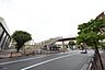 周辺：駅前 880m
