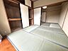 その他：南東（廊下）側からみた和室　2部屋で約10.5帖ございます