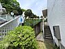 その他：【レジデンス外観】高台に位置する「ヴィラ南熱海」今回御紹介の物件は3号棟。