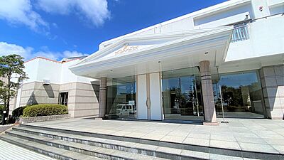 外観:伊豆山にそびえる白亜のリゾートレジデンスです。 外観:伊豆山にそびえる白亜のリゾートレジデンスです。