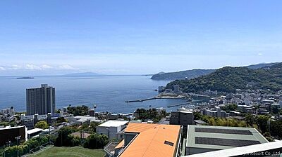 外観:眺望:室内より熱海湾を臨む景色。海上花火大会一望です。 外観:眺望:室内より熱海湾を臨む景色。海上花火大会一望です。
