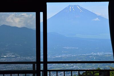外観：眺望：富士山を愛でるリビングからの眺望