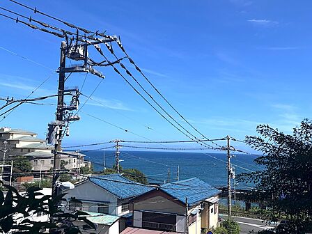 【眺望】バルコニーから紺碧の相模湾を望みます。