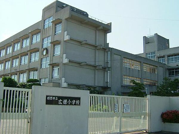 画像20:姫路市立広畑小学校まで1、557ｍ
