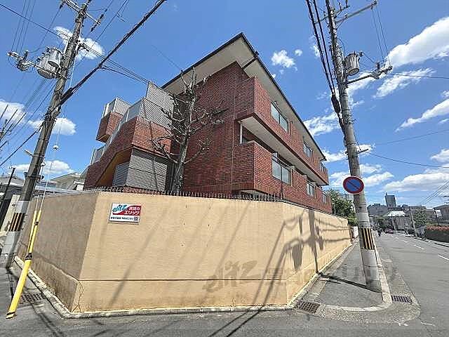 4 / 10
